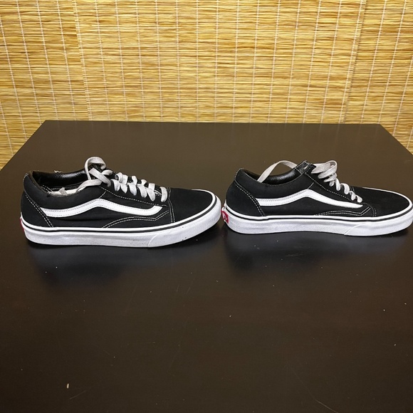 Unisex Black and white Old Skool Vans - Picture 2 of 6
